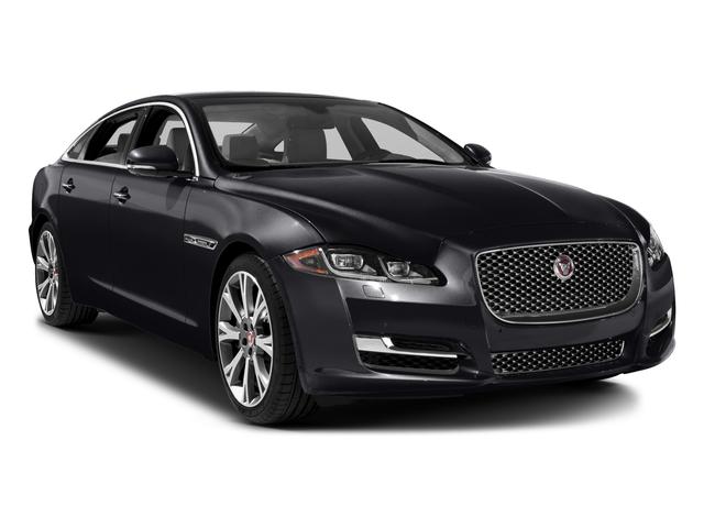 Photo of 2016 Polaris White Jaguar XJ