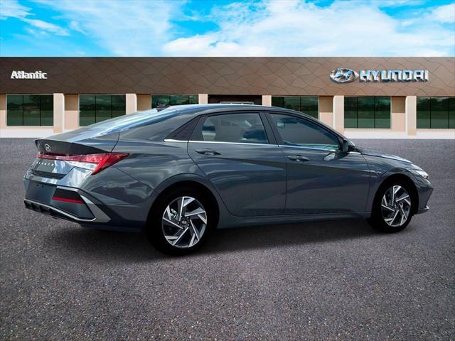 Photo of 2025 Gray Hyundai ELANTRA