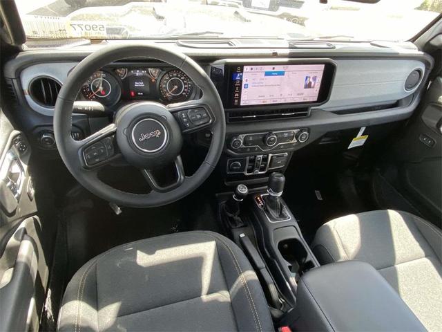 Photo of 2025 Black Clearcoat Jeep Gladiator