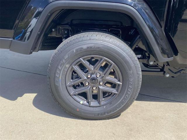 Photo of 2025 Black Clearcoat Jeep Gladiator