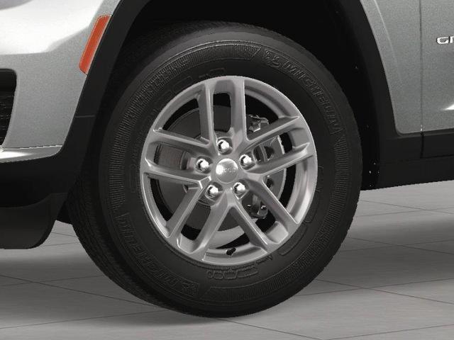 Photo of 2025 Silver Zynith Jeep Grand Cherokee L