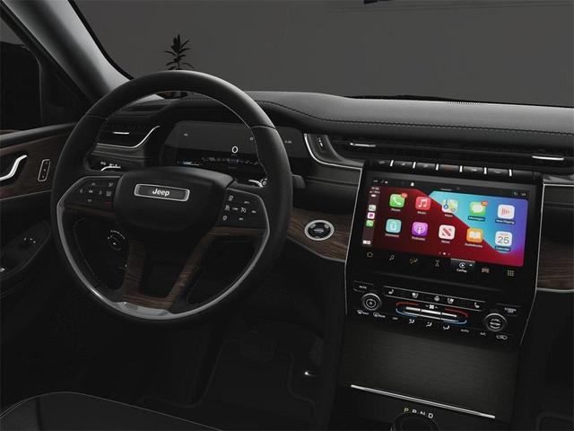 Photo of 2025 Metallic Jeep Grand Cherokee