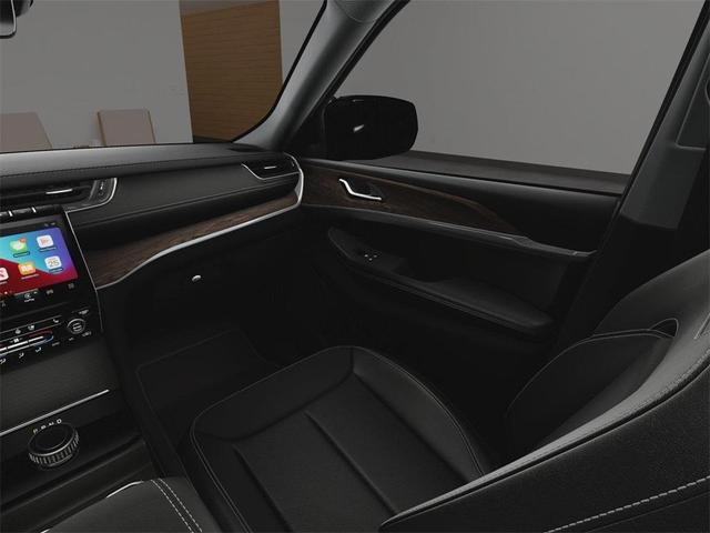Photo of 2025 Metallic Jeep Grand Cherokee