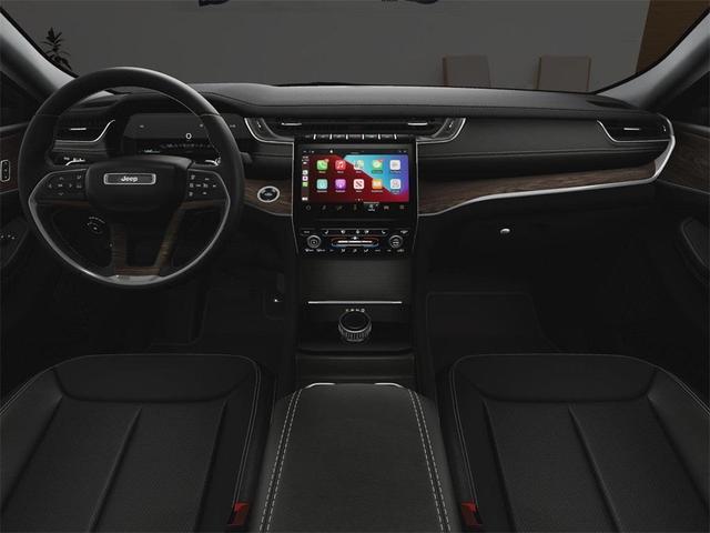 Photo of 2025 Metallic Jeep Grand Cherokee