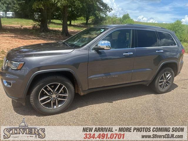 Photo of 2017 Granite Crystal Clearcoat Metallic Jeep Grand Cherokee