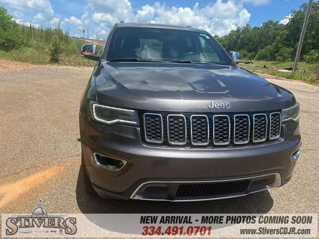 Photo of 2017 Granite Crystal Clearcoat Metallic Jeep Grand Cherokee