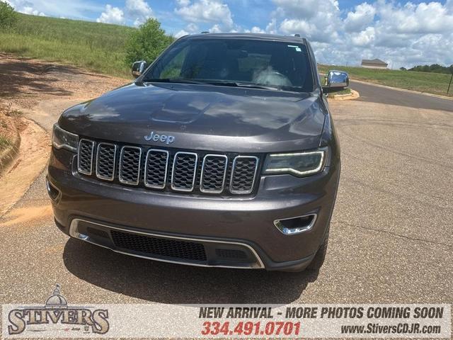 Photo of 2017 Granite Crystal Clearcoat Metallic Jeep Grand Cherokee