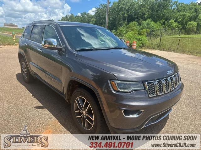 Photo of 2017 Granite Crystal Clearcoat Metallic Jeep Grand Cherokee