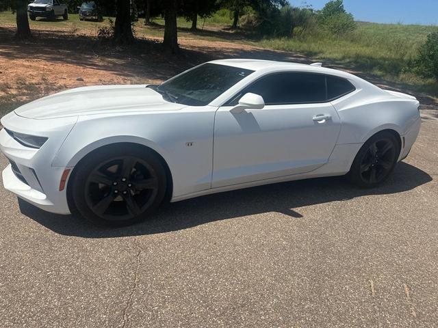 Photo of 2018 Summit White Chevrolet Camaro