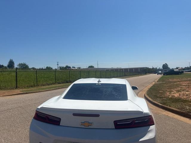 Photo of 2018 Summit White Chevrolet Camaro