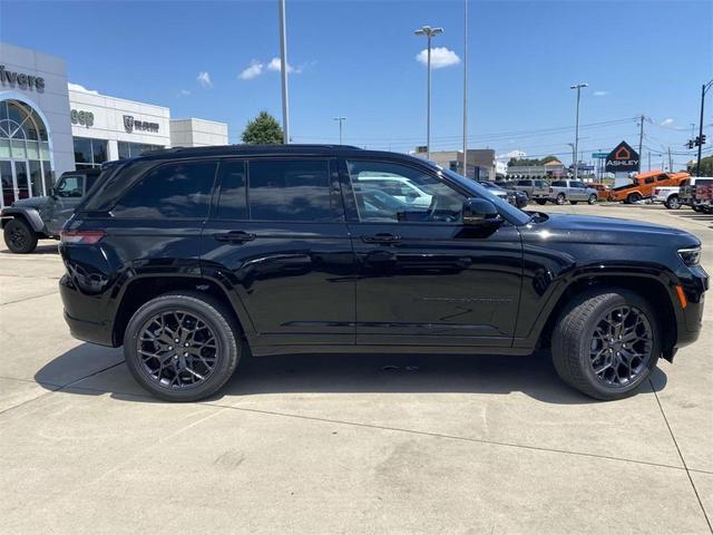Photo of 2025 Diamond Black Jeep Grand Cherokee