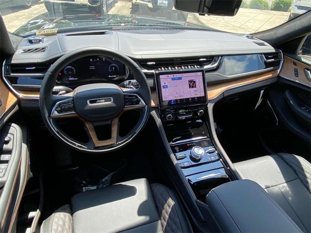 Photo of 2025 Diamond Black Jeep Grand Cherokee