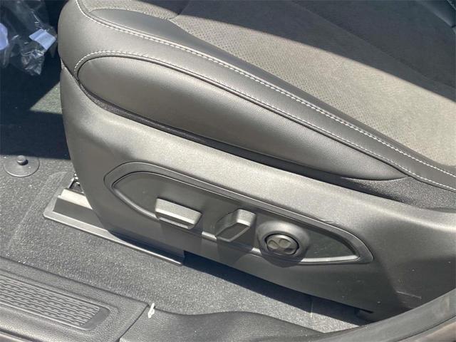 Photo of 2025 Metallic Jeep Grand Cherokee L