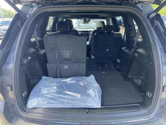 Photo of 2025 Metallic Jeep Grand Cherokee L