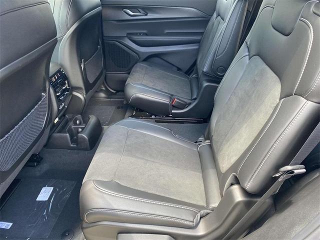 Photo of 2025 Metallic Jeep Grand Cherokee L