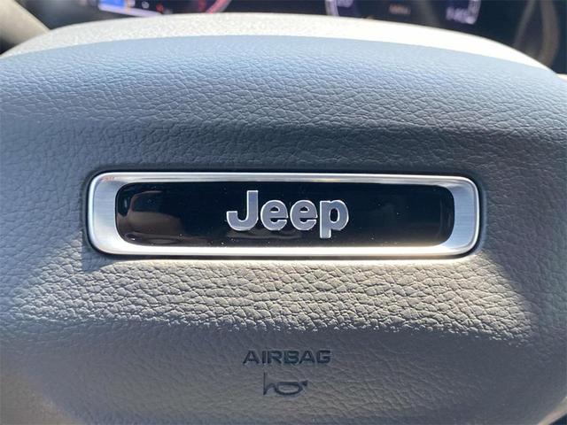Photo of 2025 Silver Zynith Jeep Grand Cherokee