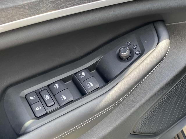 Photo of 2025 Silver Zynith Jeep Grand Cherokee