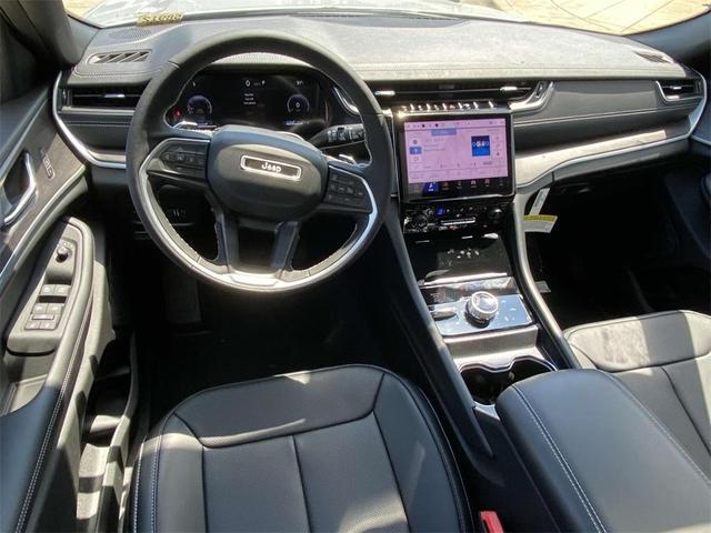 Photo of 2025 Silver Zynith Jeep Grand Cherokee