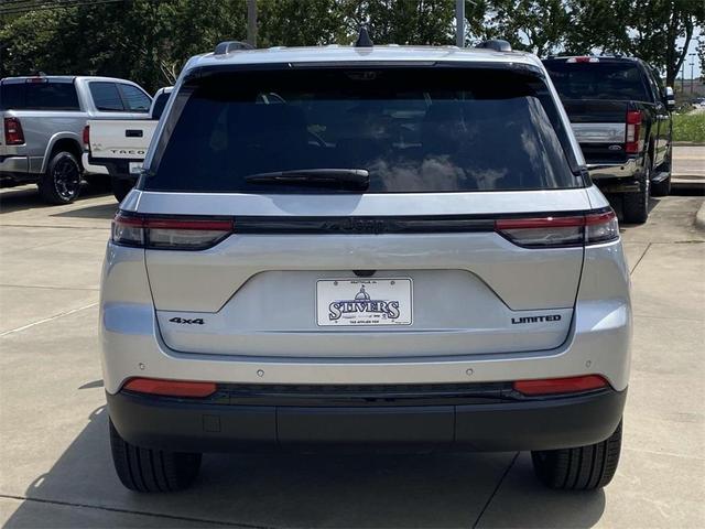 Photo of 2025 Silver Zynith Jeep Grand Cherokee