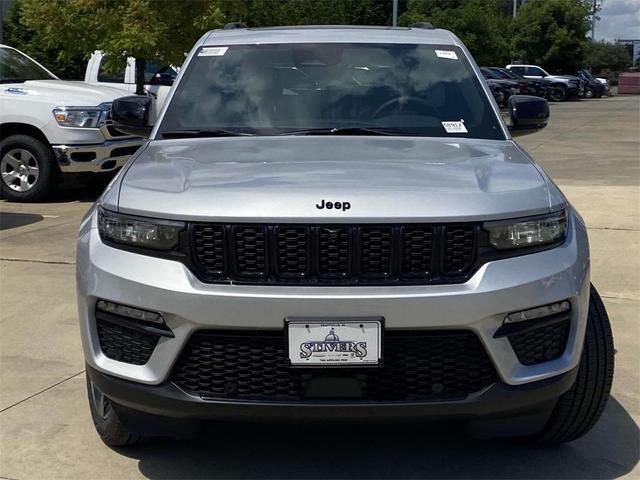 Photo of 2025 Silver Zynith Jeep Grand Cherokee