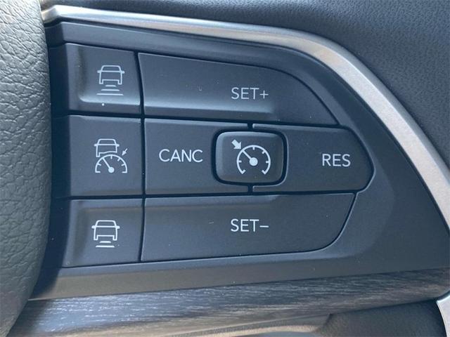 Photo of 2025 Silver Zynith Jeep Grand Cherokee