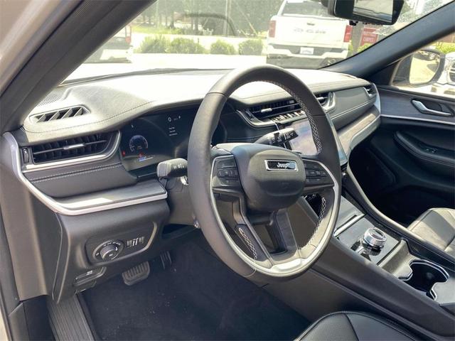Photo of 2025 Silver Zynith Jeep Grand Cherokee