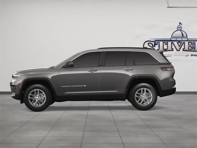 Photo of 2025 Metallic Jeep Grand Cherokee