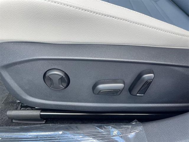 Photo of 2025 Deep Black Pearl Volkswagen Jetta