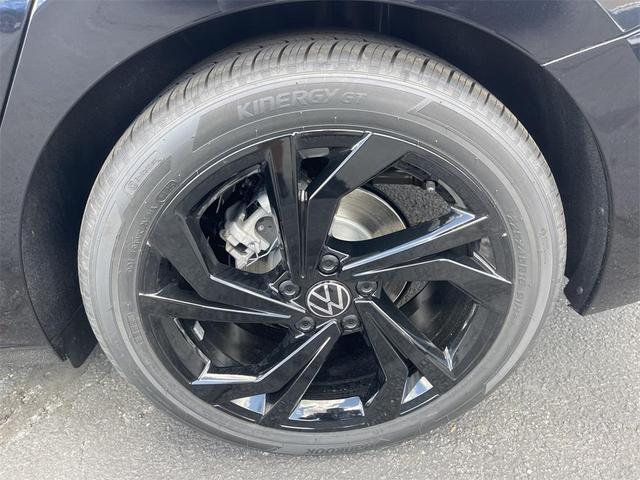 Photo of 2025 Deep Black Pearl Volkswagen Jetta