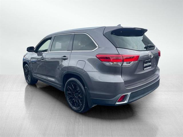 Photo of 2019 Gray Toyota Highlander