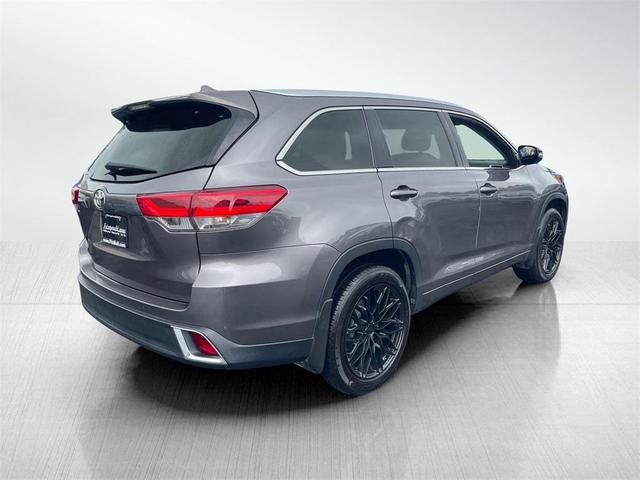 Photo of 2019 Gray Toyota Highlander