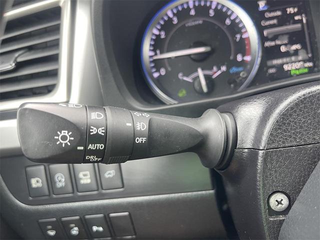 Photo of 2019 Gray Toyota Highlander