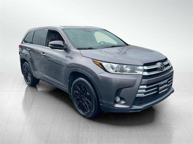 Photo of 2019 Gray Toyota Highlander