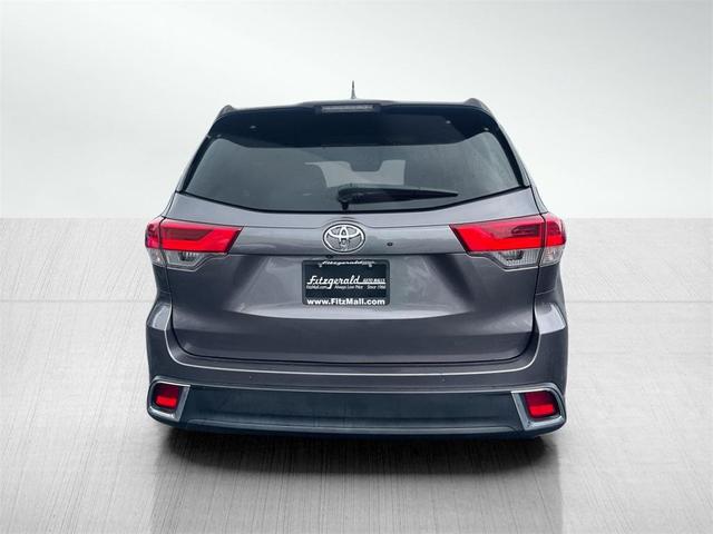 Photo of 2019 Gray Toyota Highlander