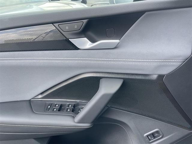 Photo of 2025 Platinum Gray Volkswagen Tiguan