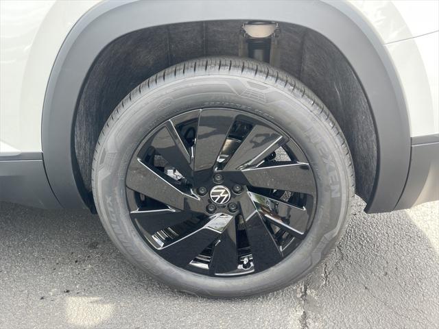 Photo of 2025 Pure White Volkswagen Atlas
