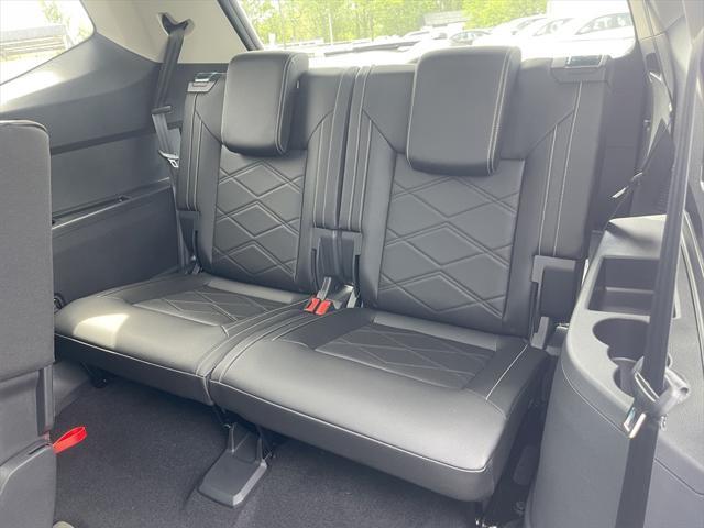 Photo of 2025 Pure White Volkswagen Atlas