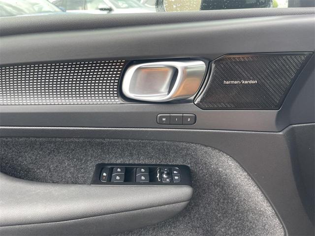 Photo of 2022 Gray Volvo XC40