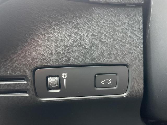Photo of 2022 Gray Volvo XC40