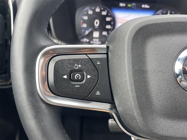 Photo of 2022 Gray Volvo XC40