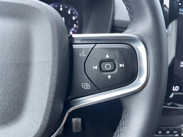 Photo of 2022 Gray Volvo XC40