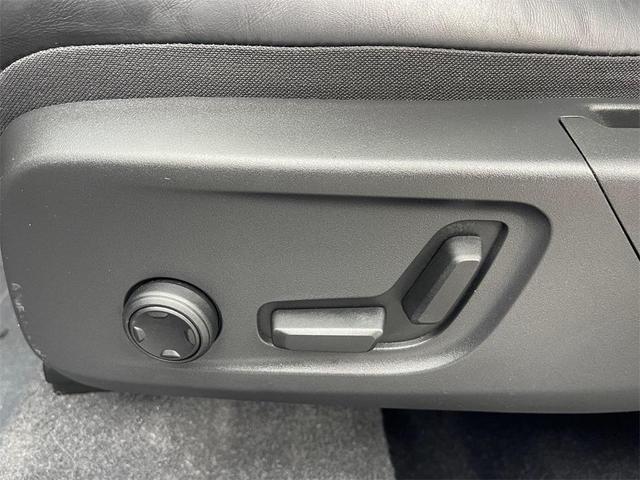 Photo of 2022 Gray Volvo XC40