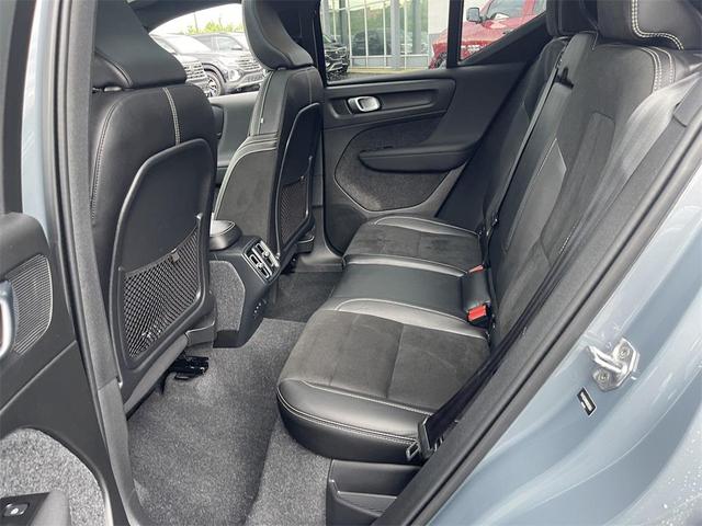 Photo of 2022 Gray Volvo XC40
