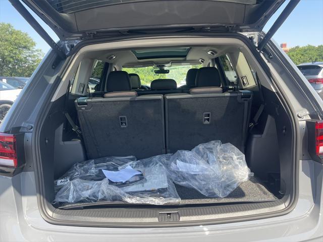 Photo of 2025 Gray / Black Volkswagen Atlas