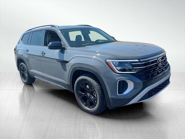 Photo of 2025 Gray / Black Volkswagen Atlas