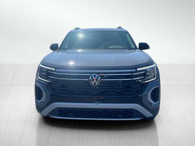 Photo of 2025 Gray / Black Volkswagen Atlas