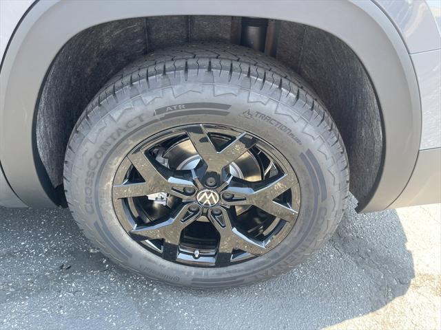 Photo of 2025 Gray / Black Volkswagen Atlas