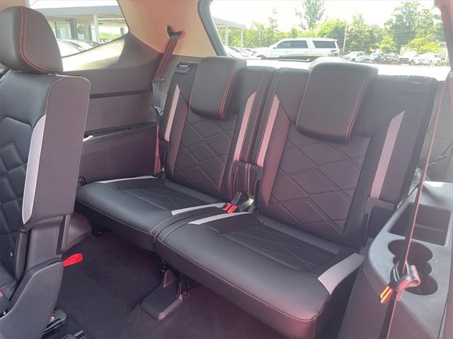 Photo of 2025 Gray / Black Volkswagen Atlas