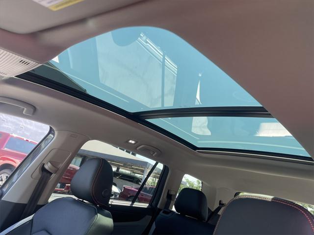 Photo of 2025 Gray / Black Volkswagen Atlas