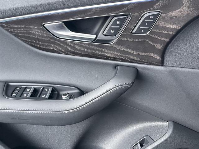 Photo of 2023 Navarra Blue Metallic Audi Q7